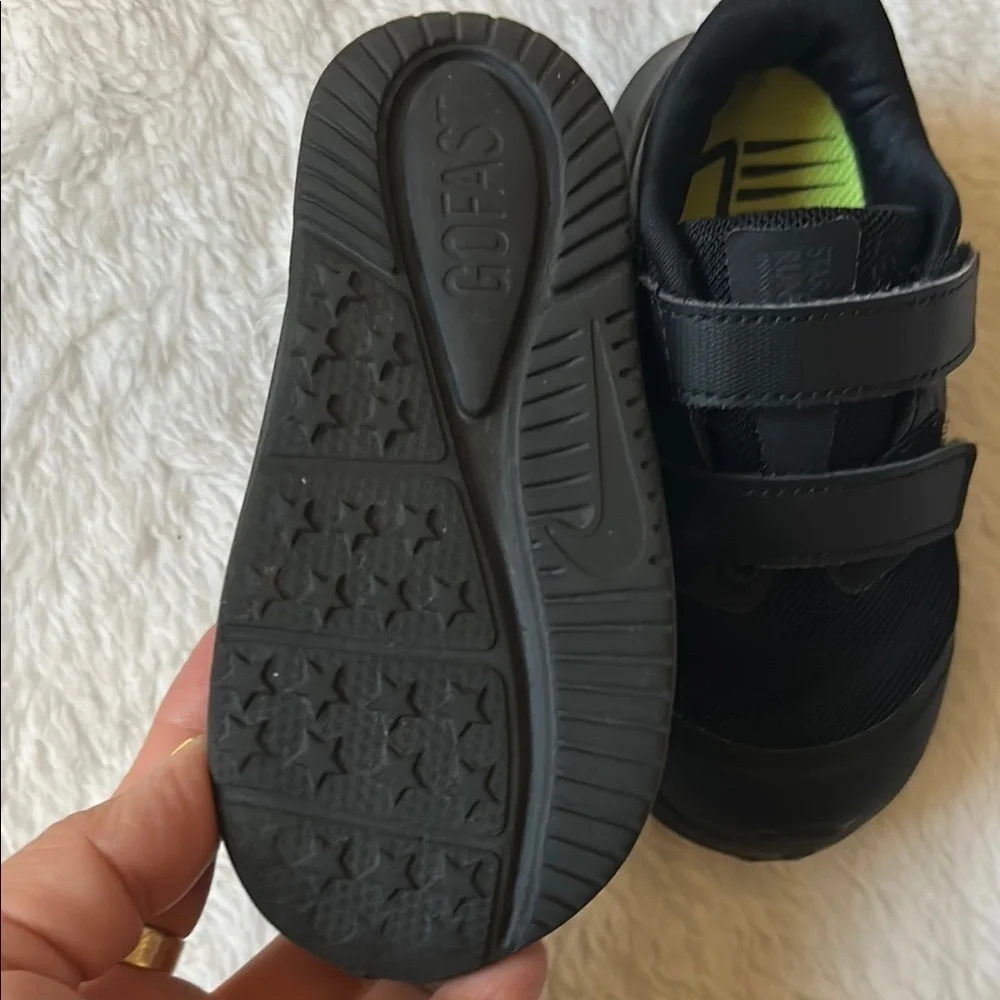 Nike Black Sneakers Sleek and Comfortable